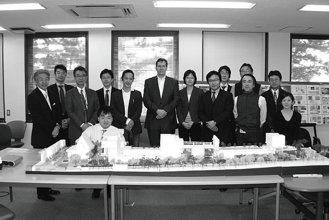 ブレッド・スチール氏、江頭慎氏と飯田橋再開発メンバー(2009)